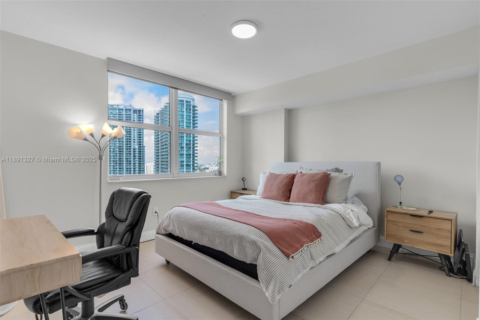 31 SE 5th St #2607 Miami, FL 33131