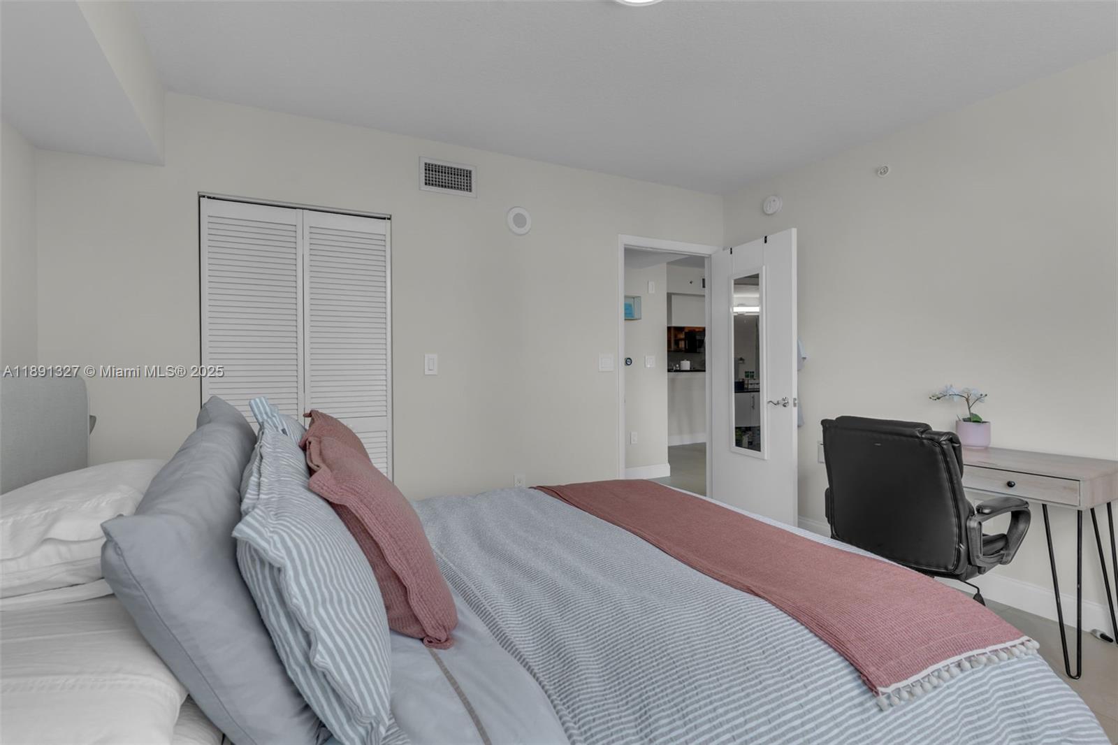 31 SE 5th St #2607 Miami, FL 33131