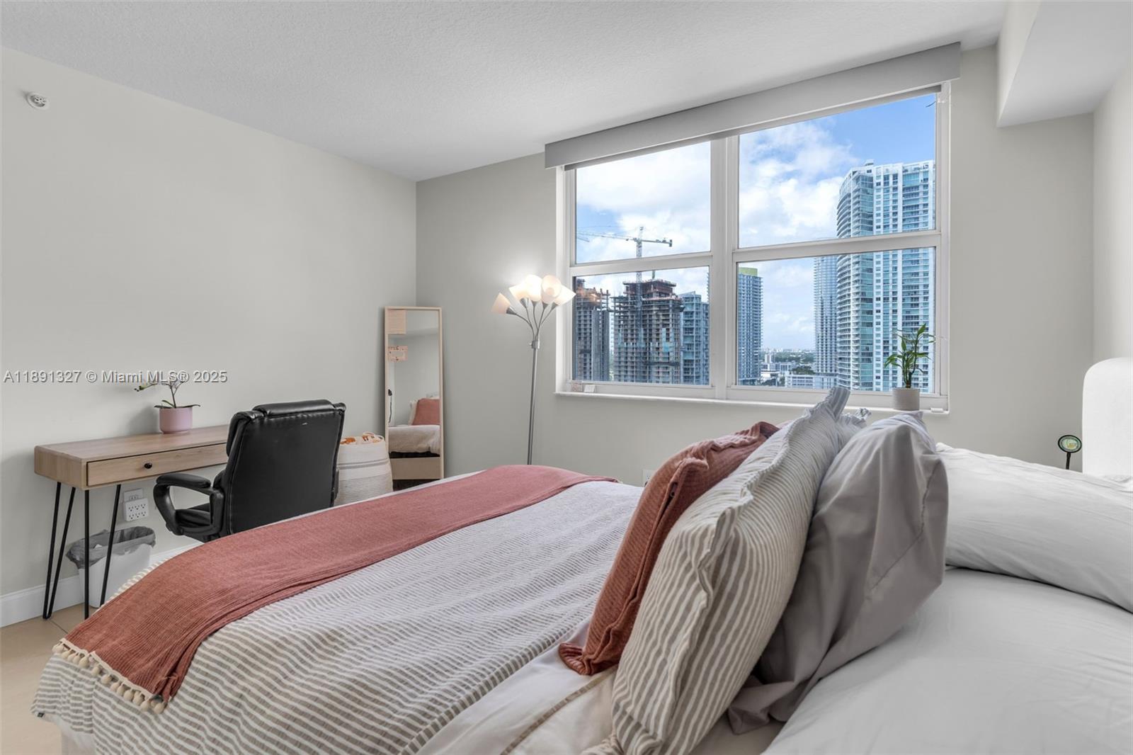 31 SE 5th St #2607 Miami, FL 33131