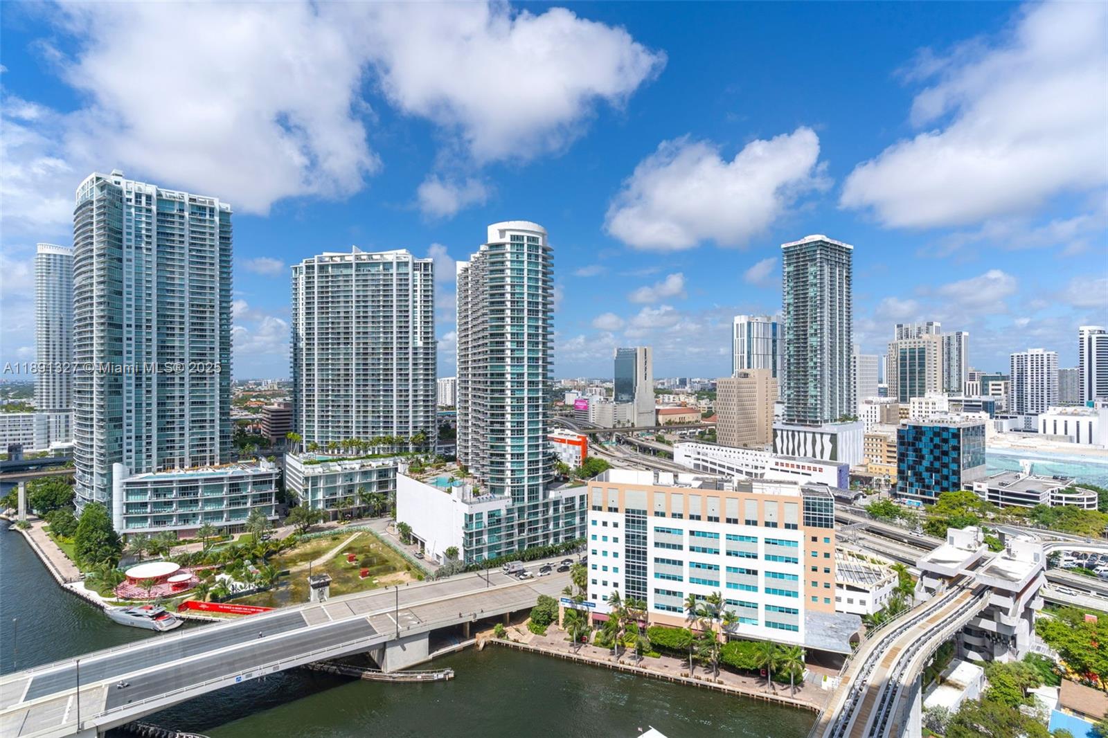 31 SE 5th St #2607 Miami, FL 33131