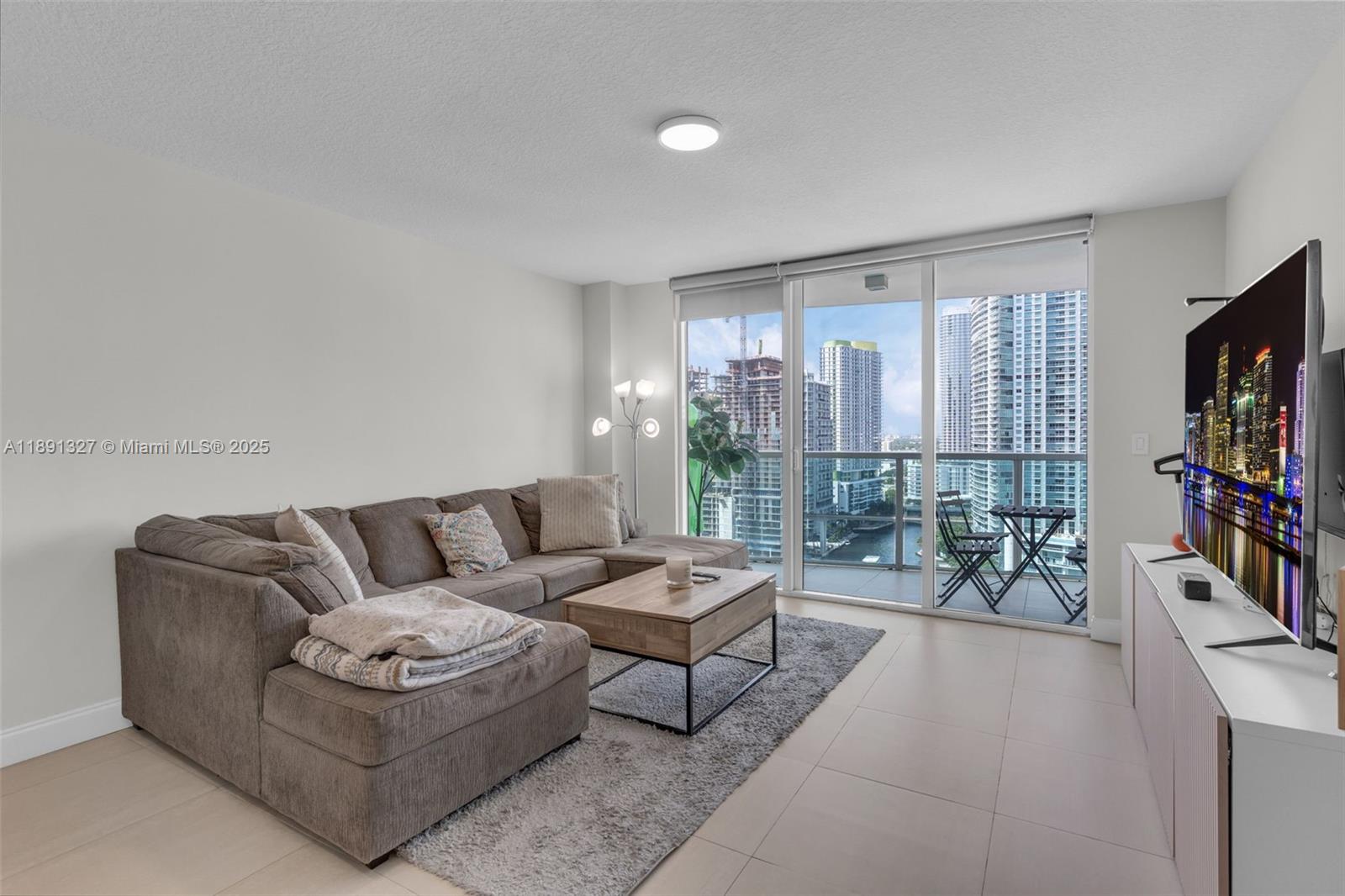 31 SE 5th St #2607 Miami, FL 33131