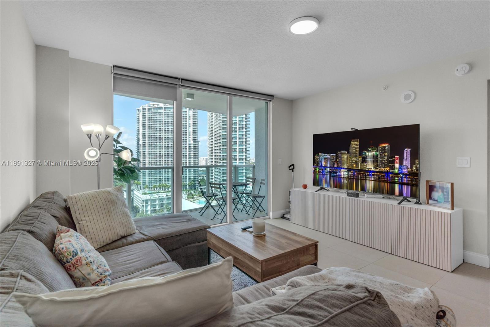 31 SE 5th St #2607 Miami, FL 33131