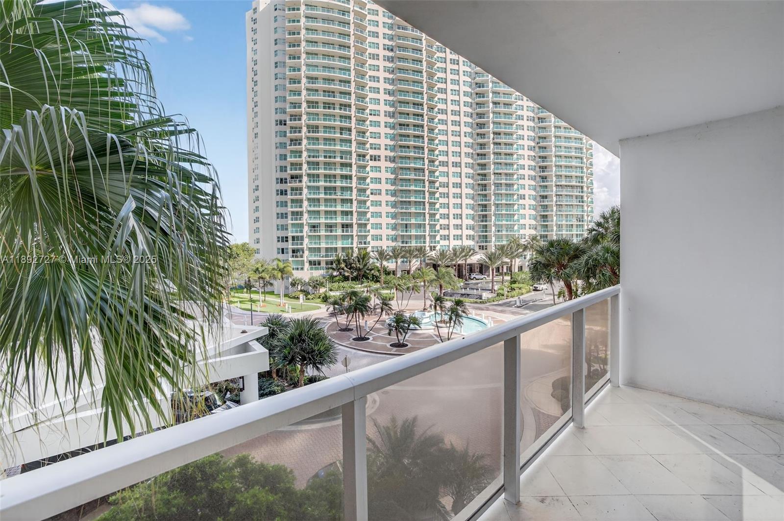 image Hamptons West9