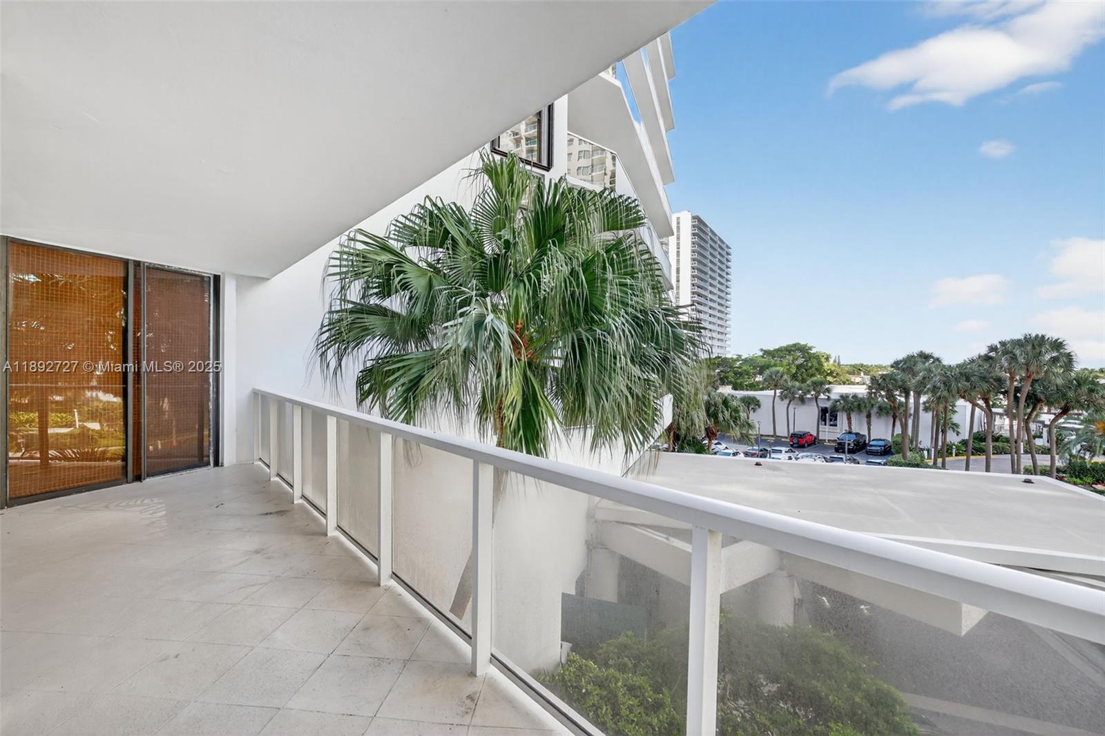 image Hamptons West10