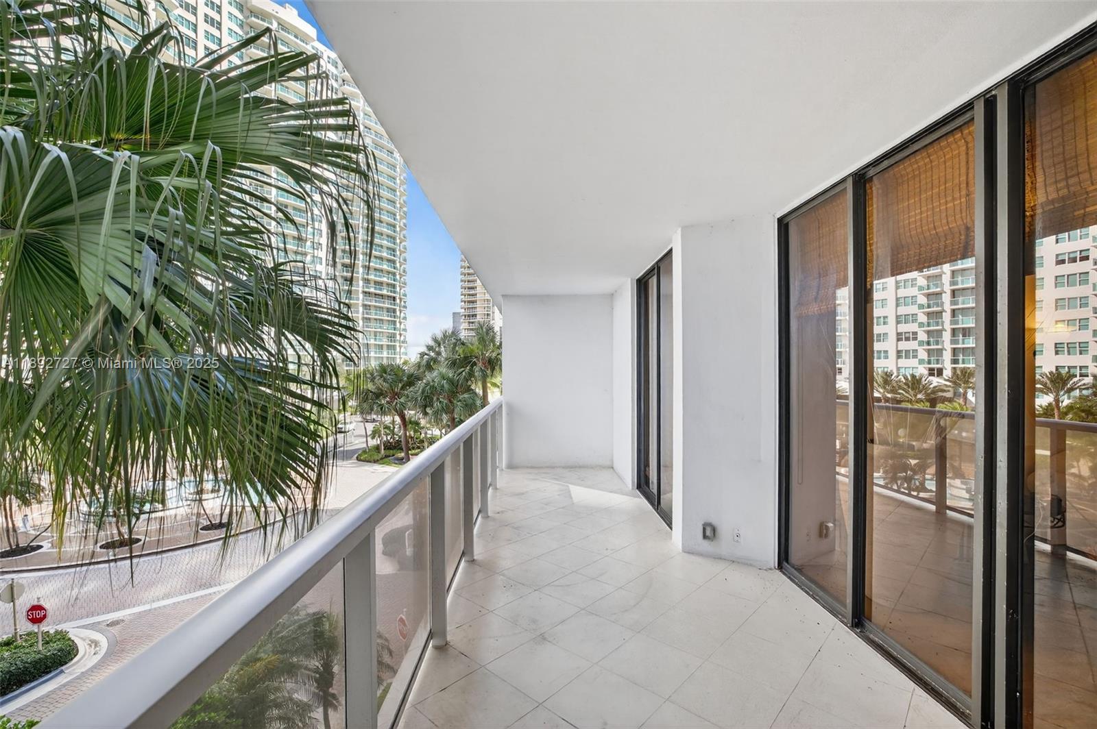 image Hamptons West11