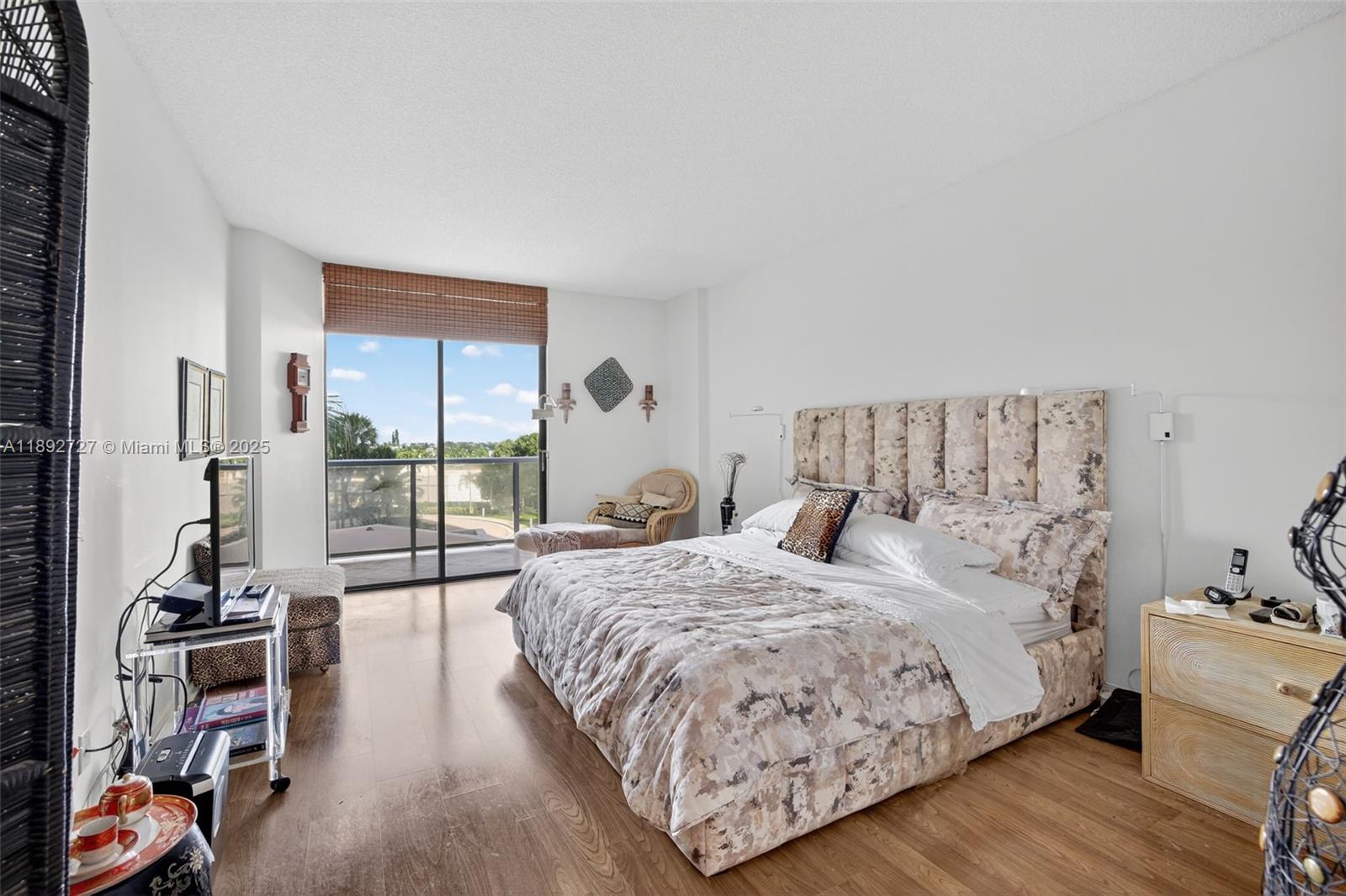 image Hamptons West27