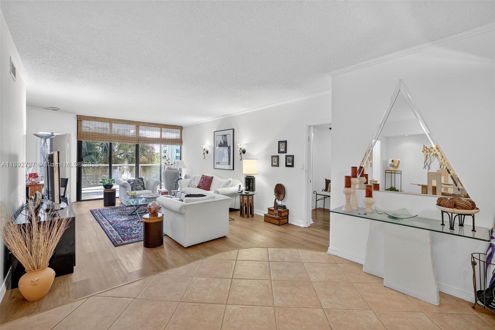 image Hamptons West2