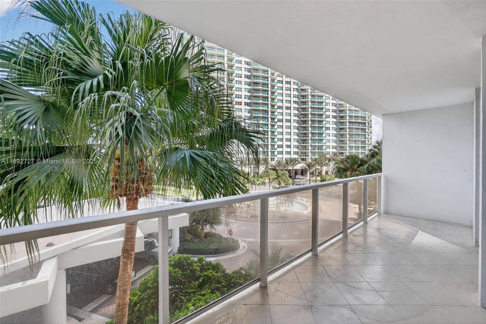 image Hamptons West8