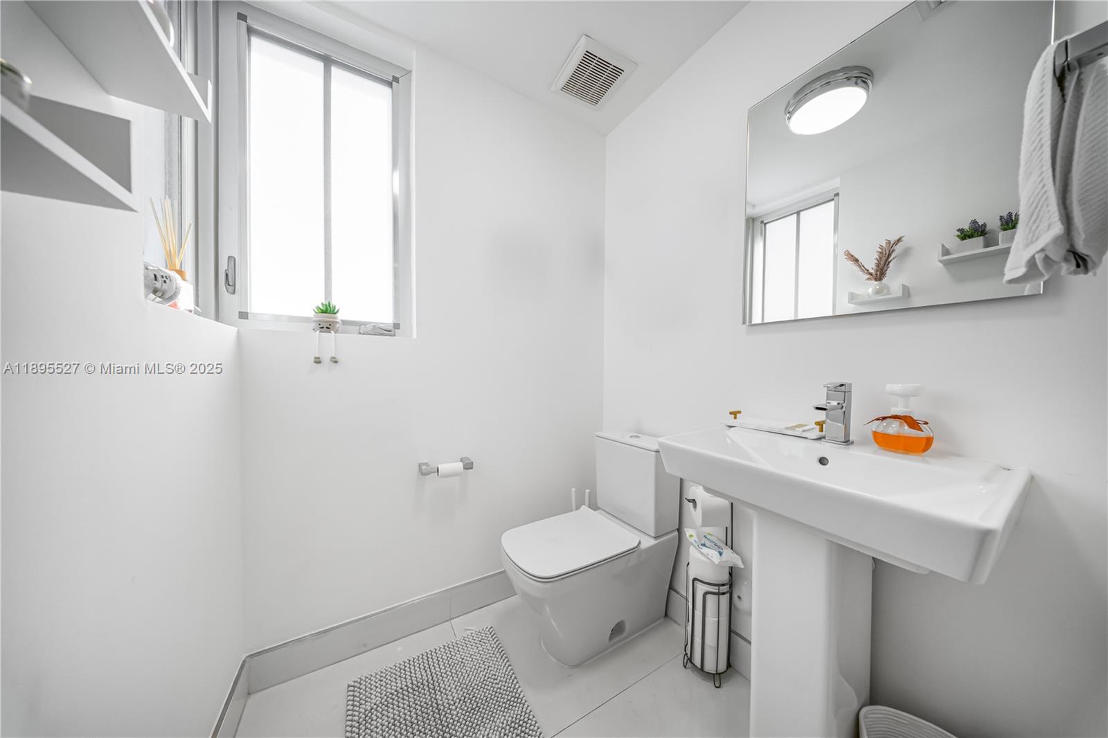 8255 NW 34th St Doral, FL 33122