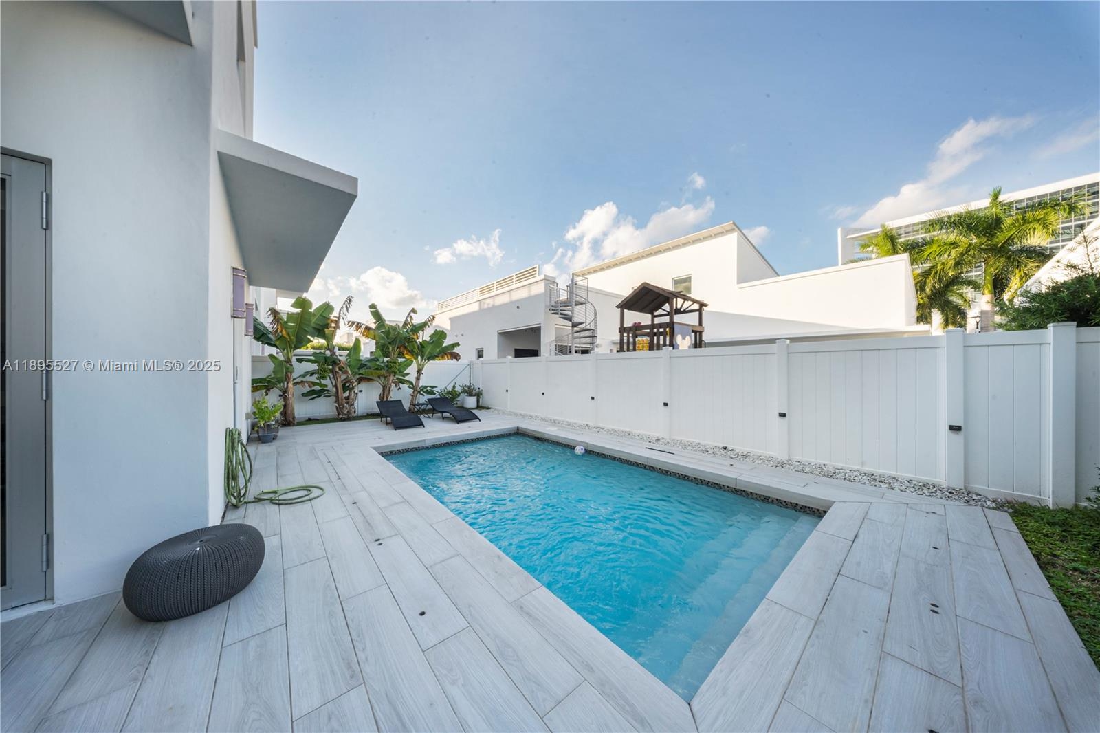 8255 NW 34th St Doral, FL 33122