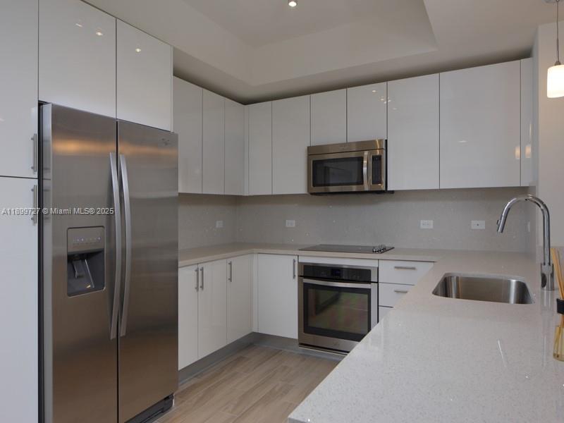 999 SW 1st Ave #2016