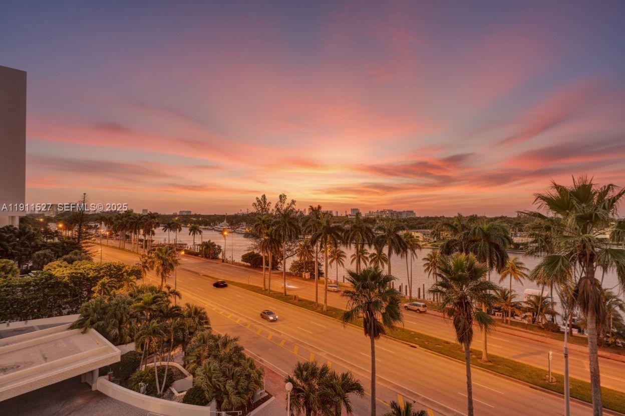 5005 Collins Ave #608