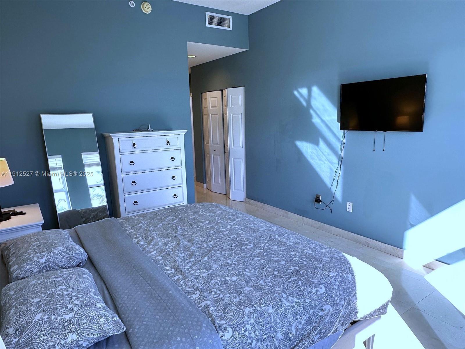 image 2080 Ocean Drive19