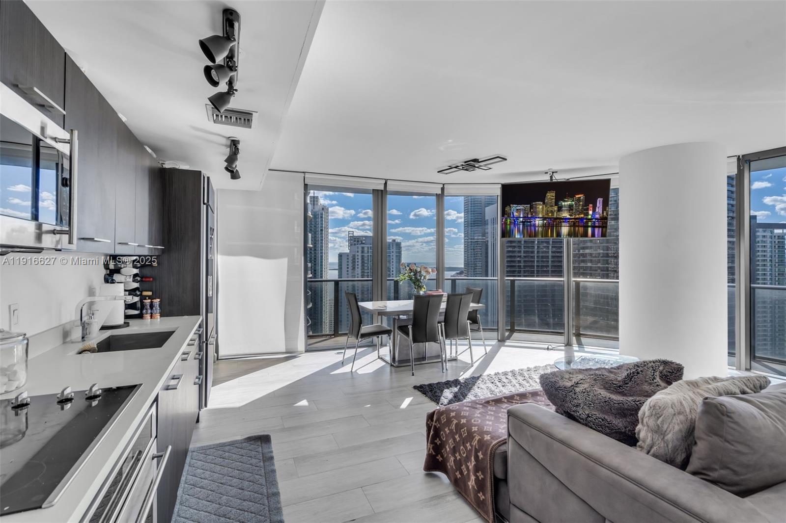 image Brickell Heights4