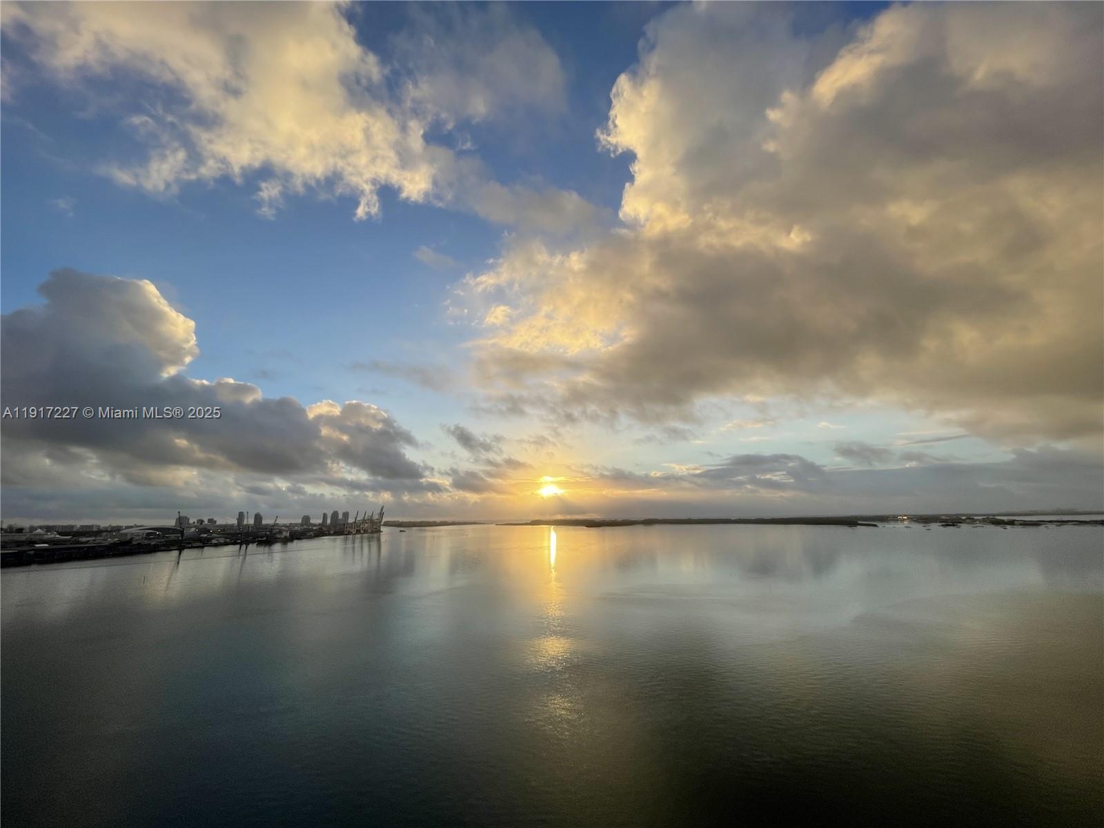 808 Brickell Key Dr #1802 Miami, FL 33131