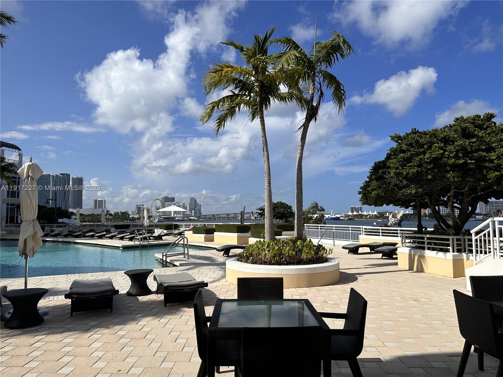 808 Brickell Key Dr #1802 Miami, FL 33131