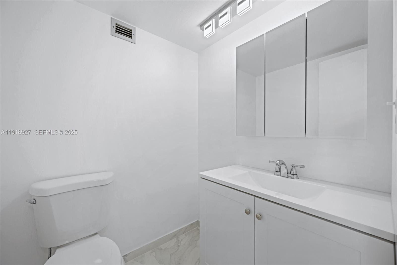 4101 Pine Tree Dr #919 Miami Beach, FL 33140