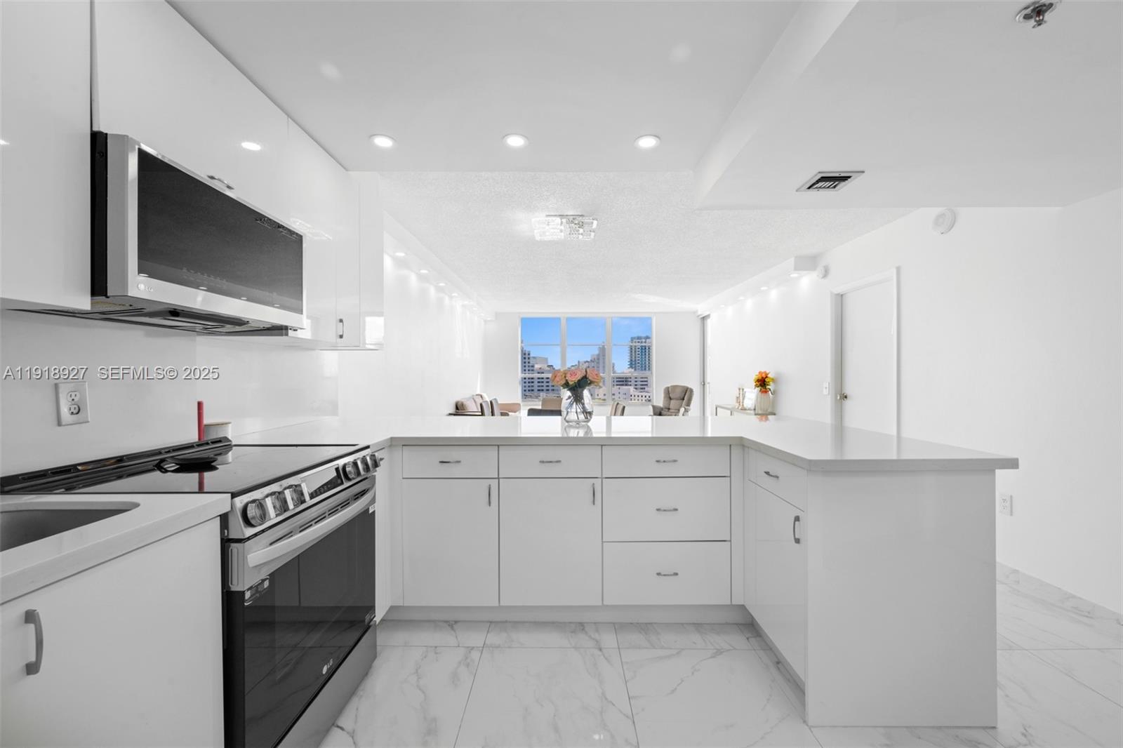 4101 Pine Tree Dr #919 Miami Beach, FL 33140