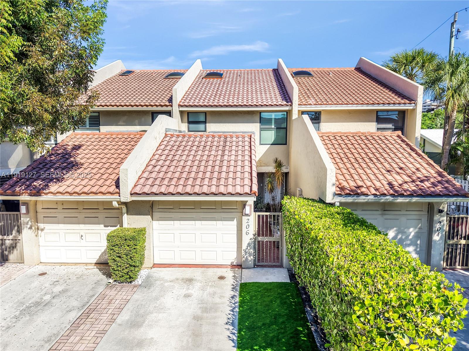 206 Washingtonia Ave