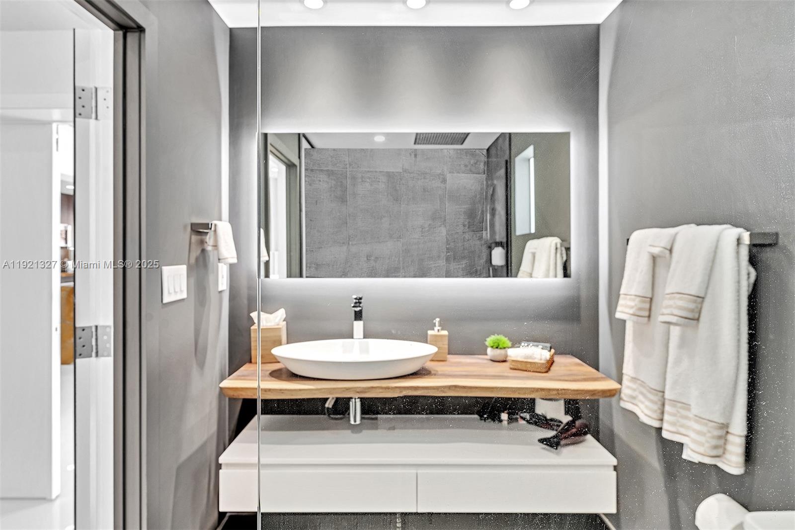 5005 Johnson St Hollywood, FL 33021