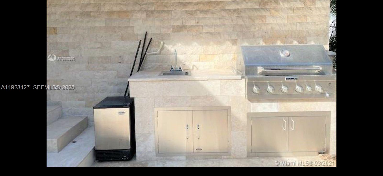 100 S Prospect Dr Coral Gables, FL 33133