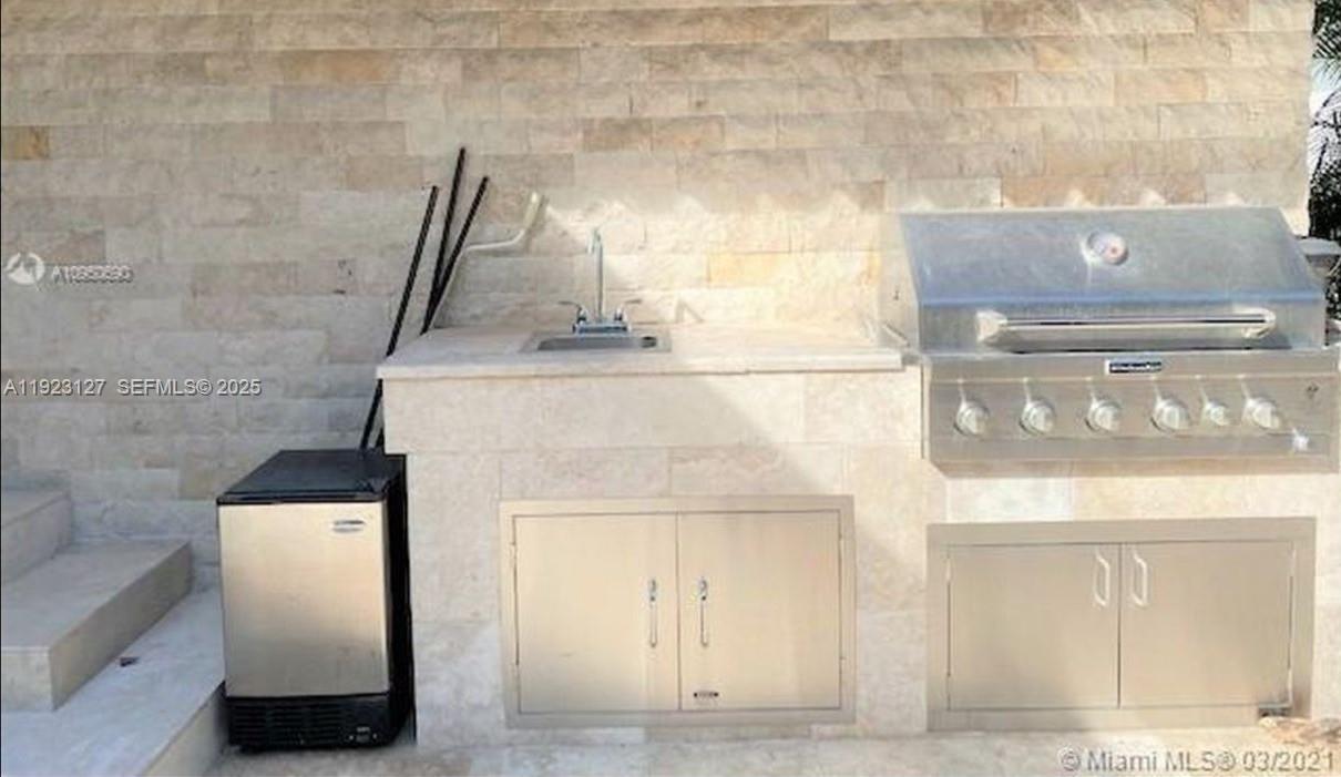 100 S Prospect Dr Coral Gables, FL 33133