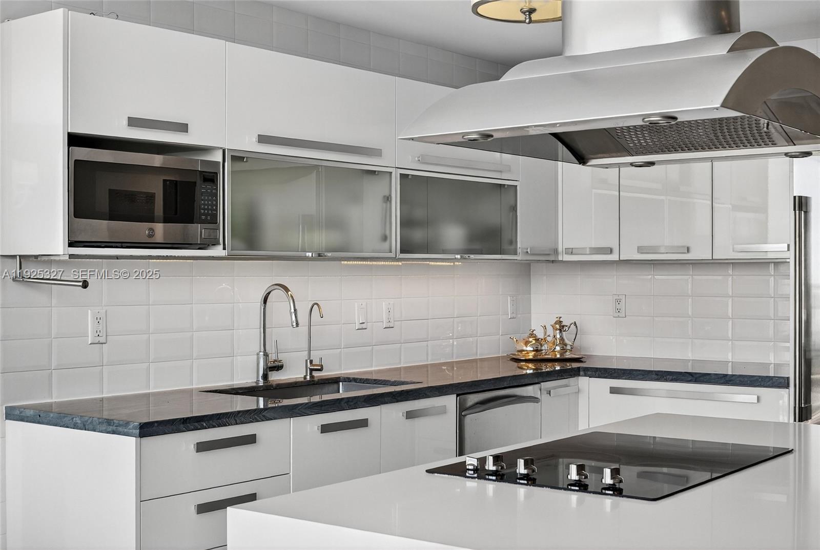 601 NE 36th St #1101 Miami, FL 33137