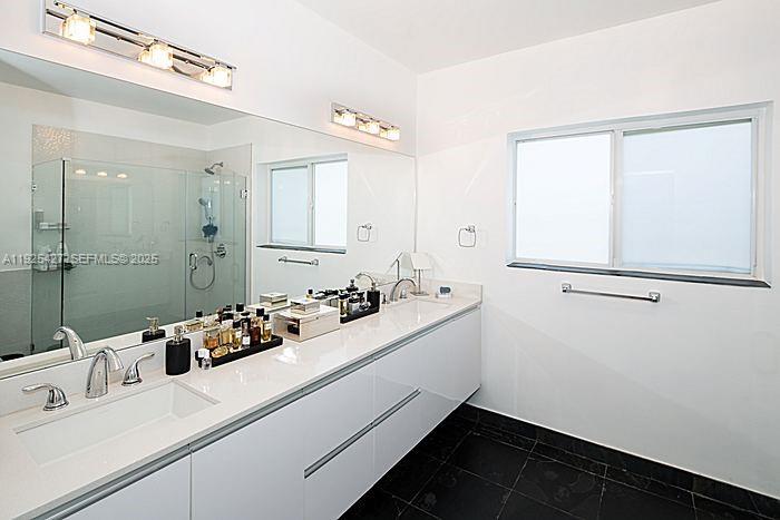 5570 La Gorce Dr Miami Beach, FL 33140