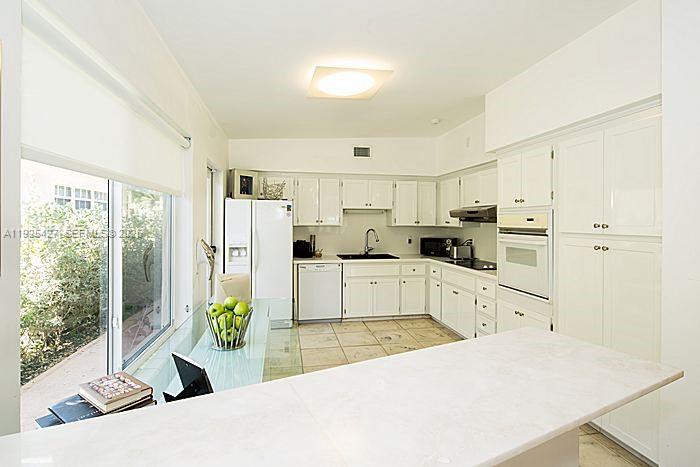 5570 La Gorce Dr Miami Beach, FL 33140