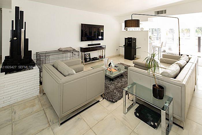 5570 La Gorce Dr Miami Beach, FL 33140