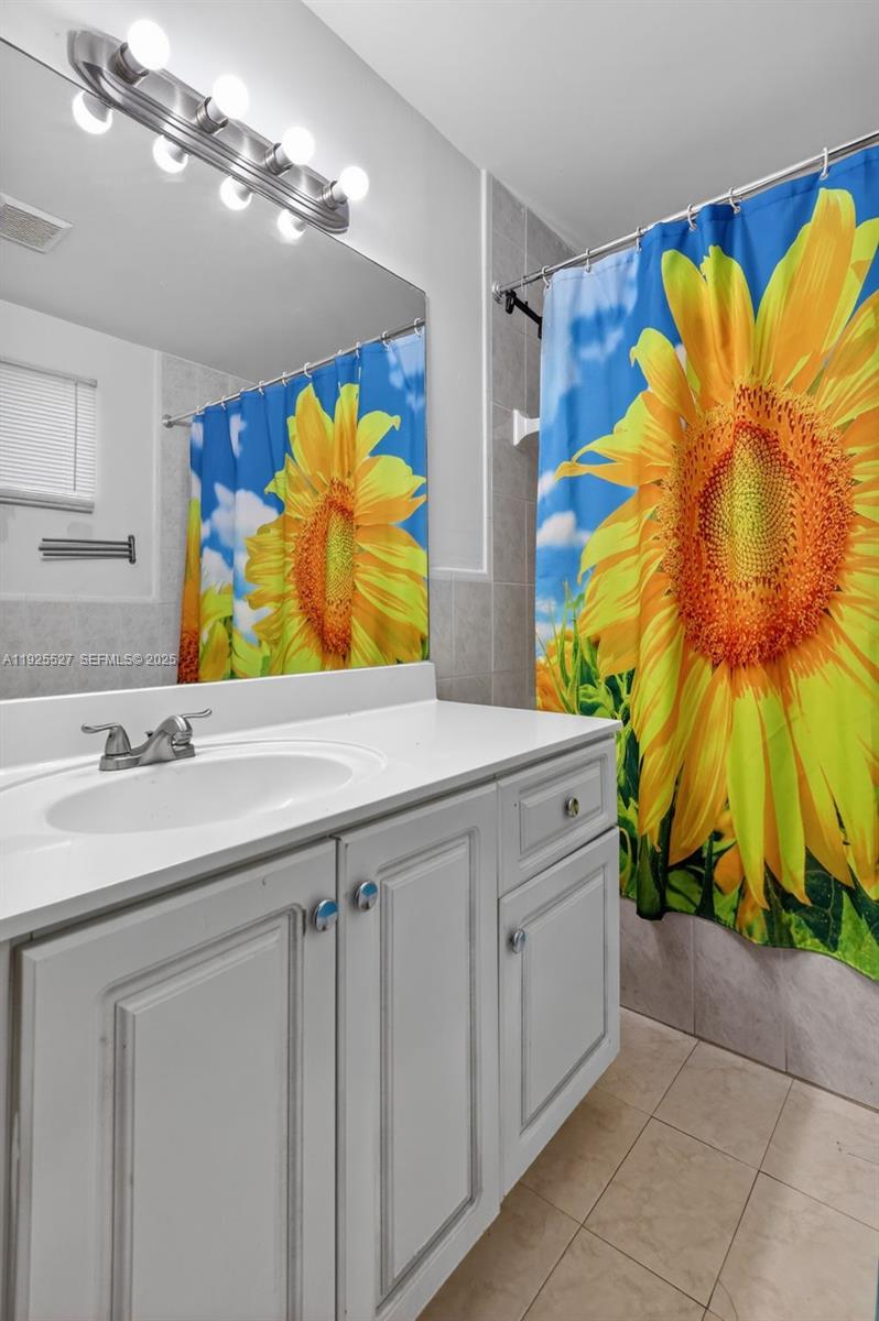 18615 NW 84th Pl #103-1 Hialeah, FL 33015