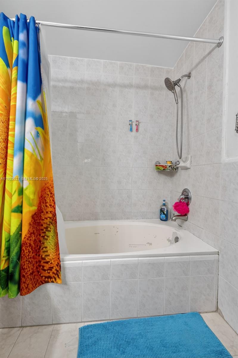 18615 NW 84th Pl #103-1 Hialeah, FL 33015