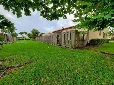 14927 SW 89th St #14927 Miami, FL 33196