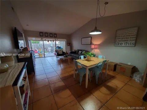 14927 SW 89th St #14927 Miami, FL 33196