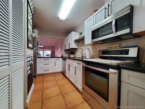 14927 SW 89th St #14927 Miami, FL 33196