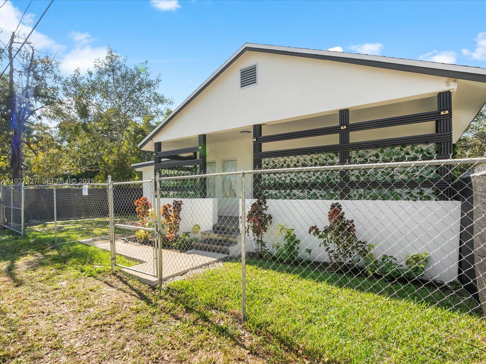 6318 NW 19th Ct Miami, FL 33147