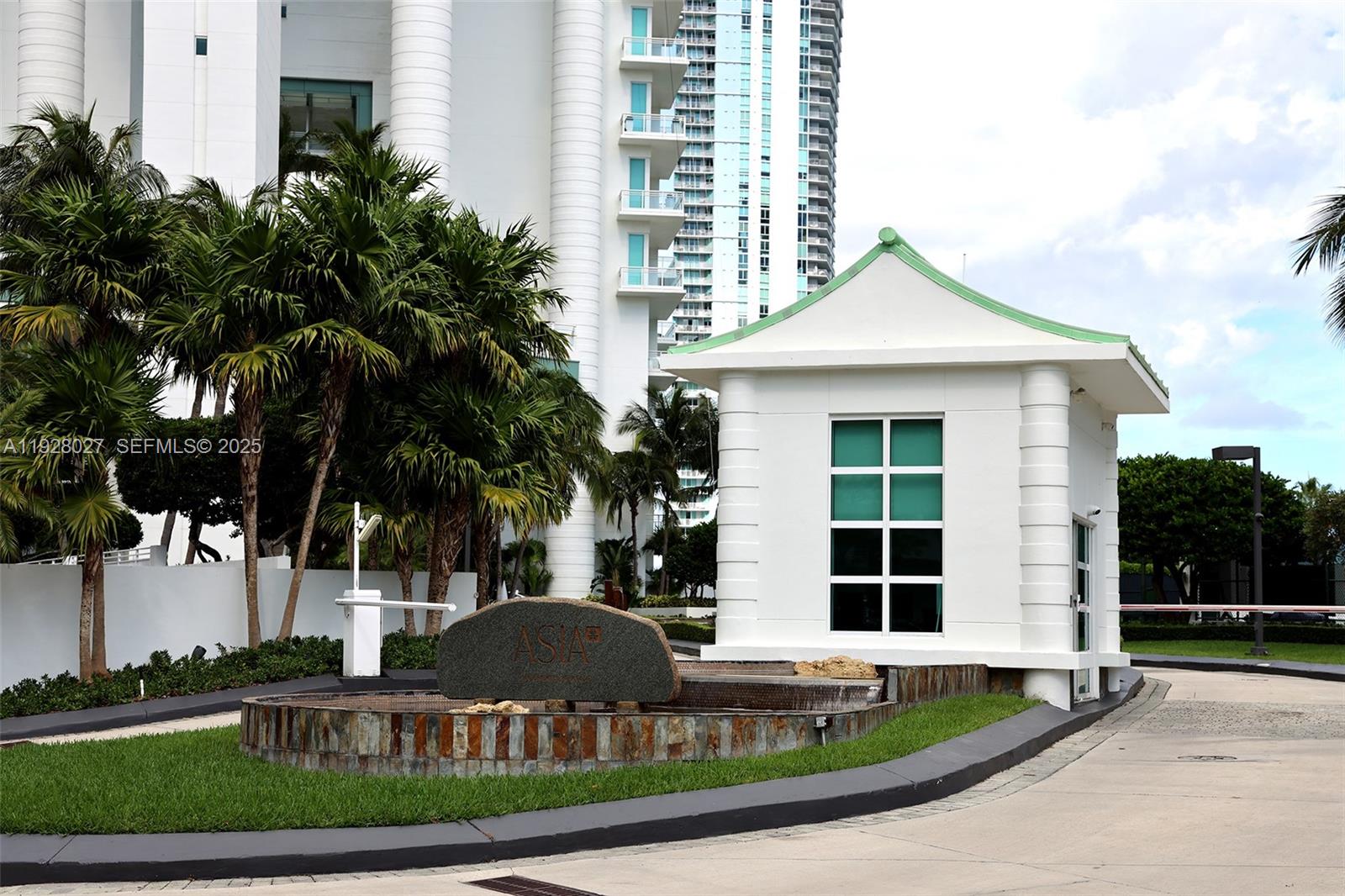 900 Brickell Key Blvd #2002 Miami, FL 33131