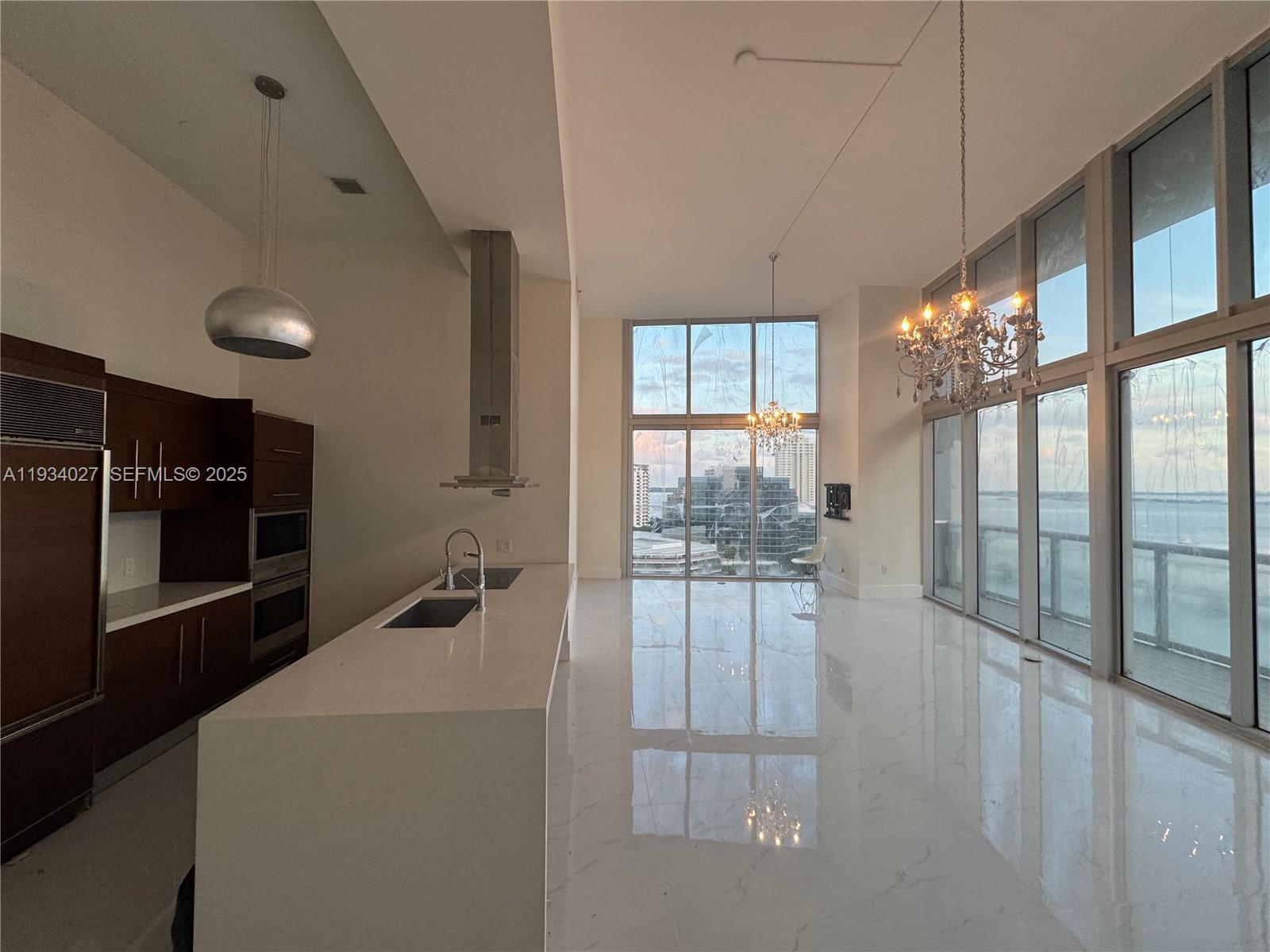 image Icon Brickell II6