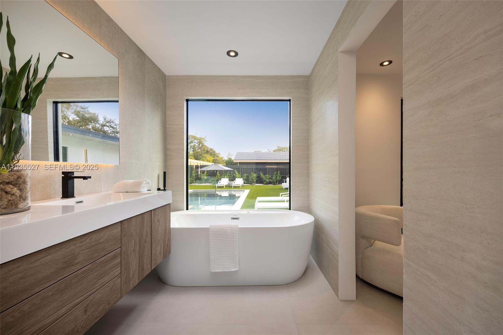 21480 Highland Lks Blvd #21480 Miami, FL 33179