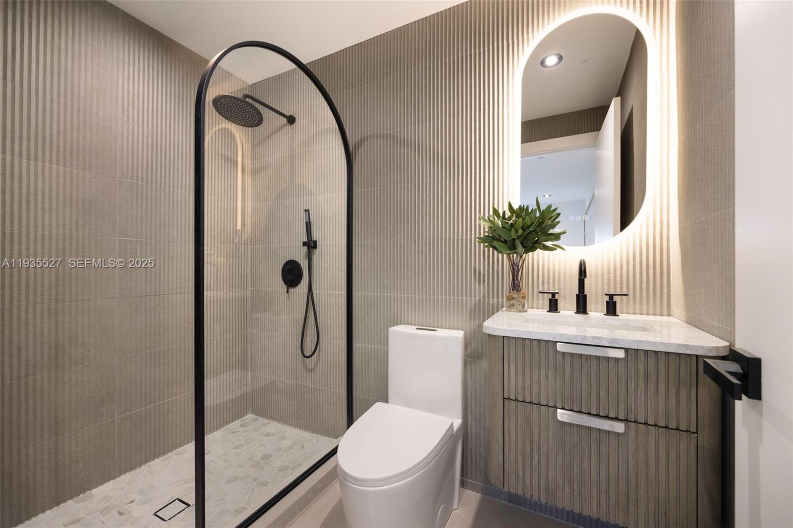 21480 Highland Lks Blvd #21480 Miami, FL 33179