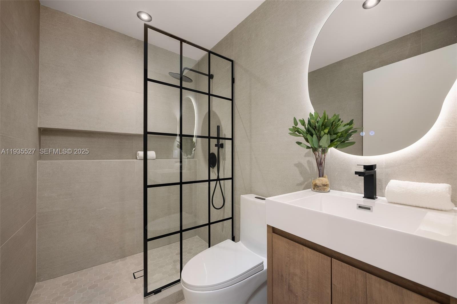 21480 Highland Lks Blvd #21480 Miami, FL 33179