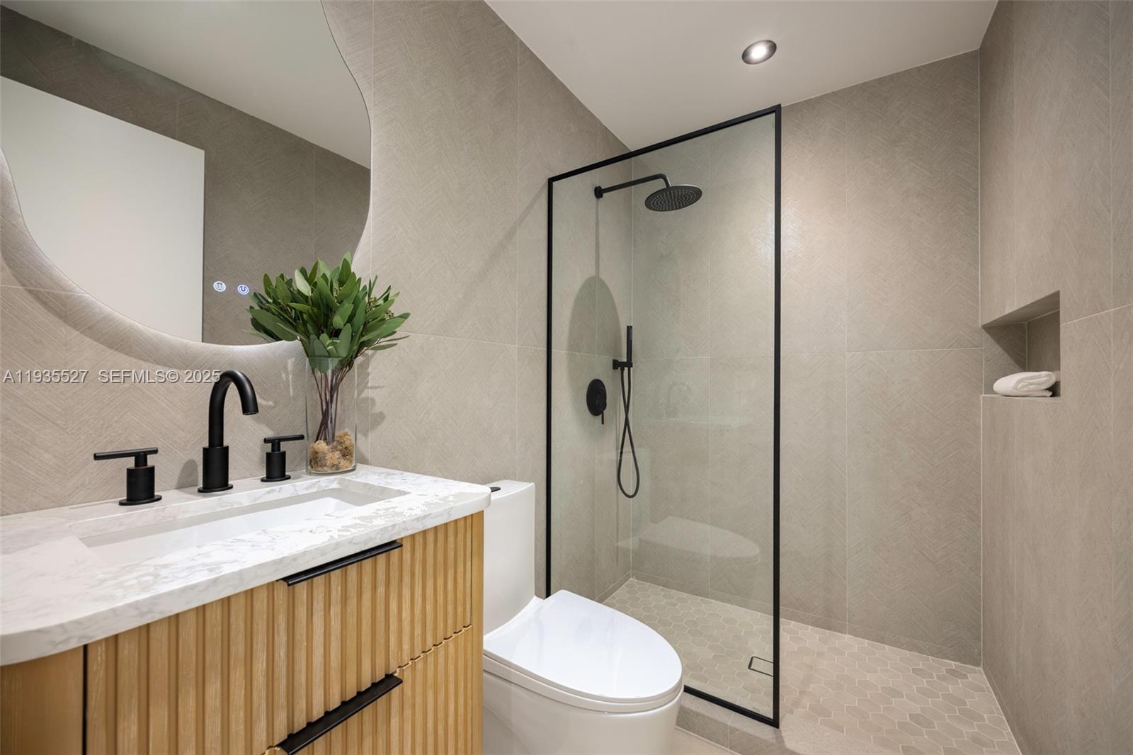 21480 Highland Lks Blvd #21480 Miami, FL 33179