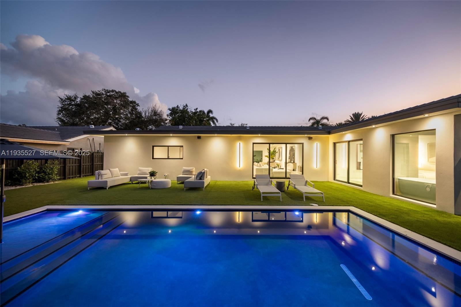 21480 Highland Lks Blvd #21480 Miami, FL 33179