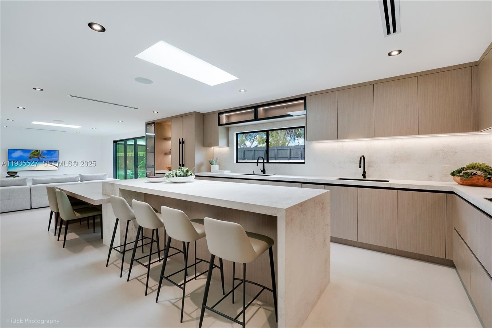 21480 Highland Lks Blvd #21480 Miami, FL 33179