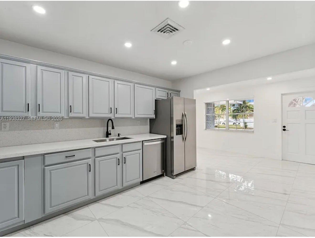 6800 SW 10th Ct Pembroke Pines, FL 33023