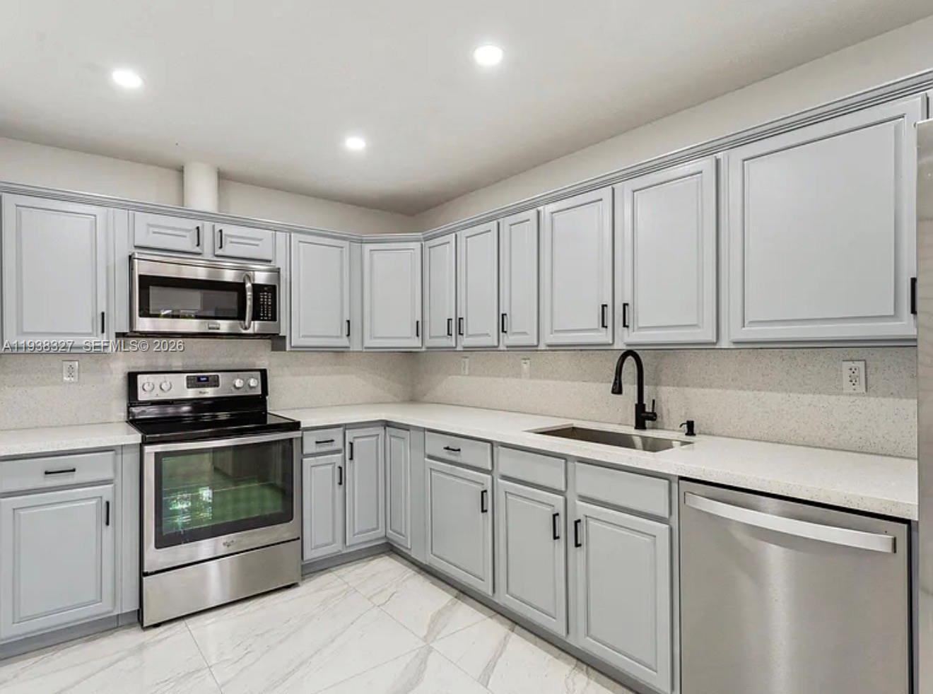 6800 SW 10th Ct Pembroke Pines, FL 33023