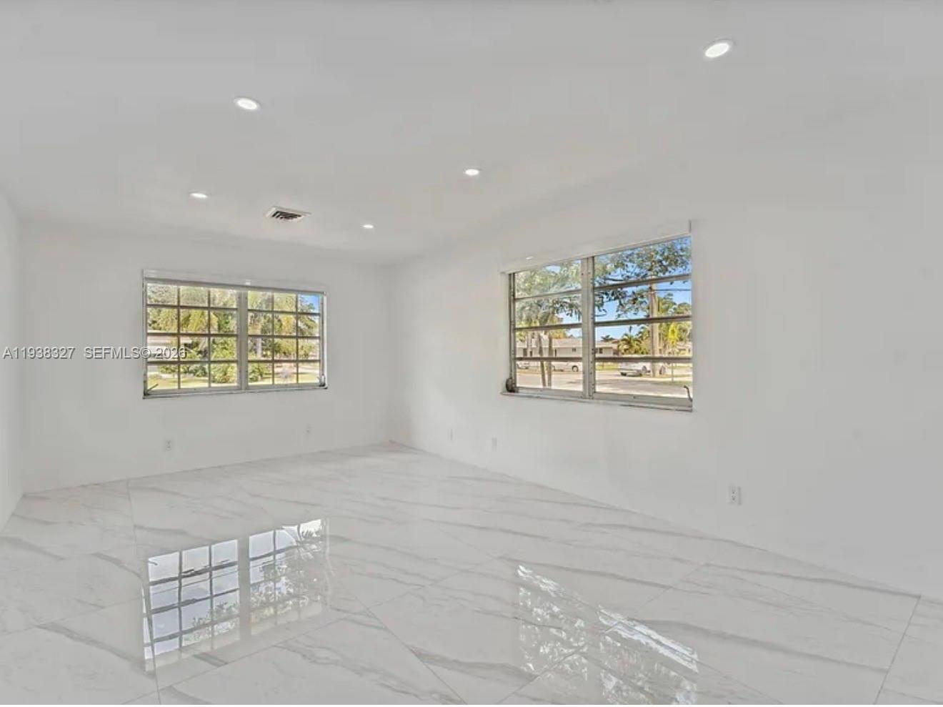 6800 SW 10th Ct Pembroke Pines, FL 33023