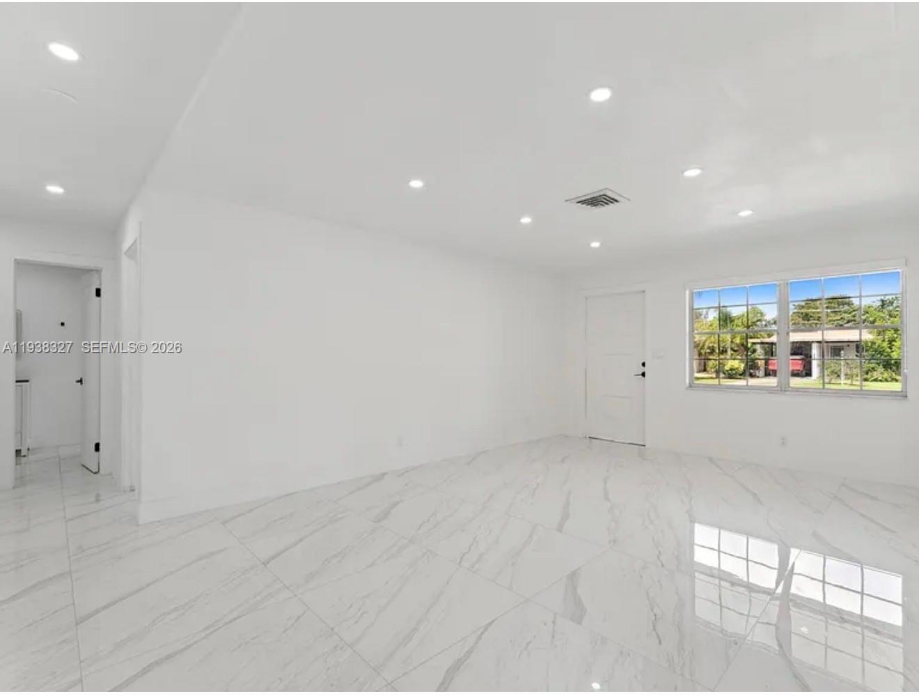 6800 SW 10th Ct Pembroke Pines, FL 33023