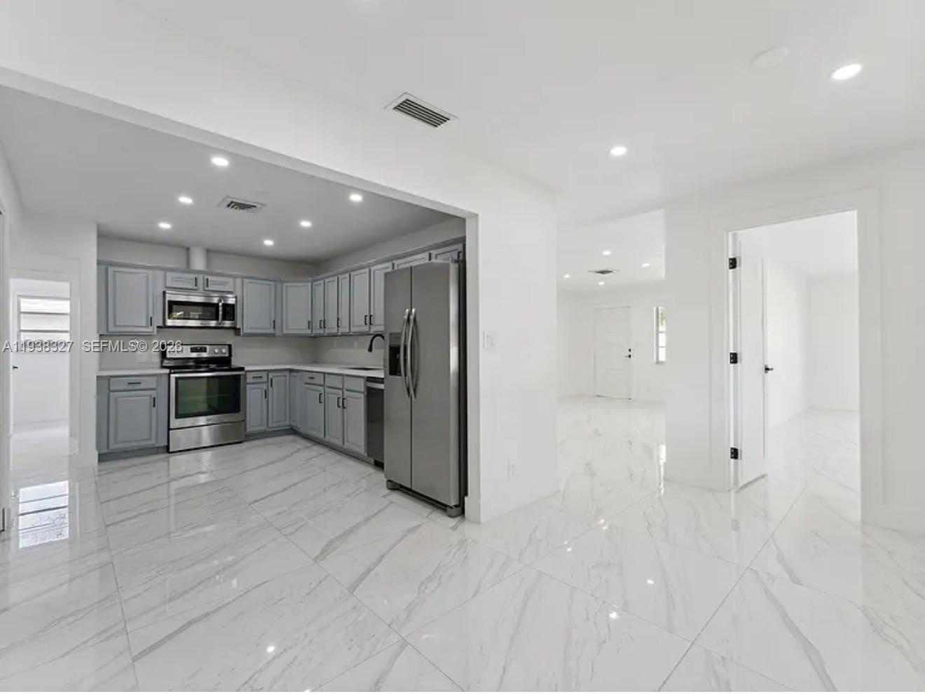 6800 SW 10th Ct Pembroke Pines, FL 33023