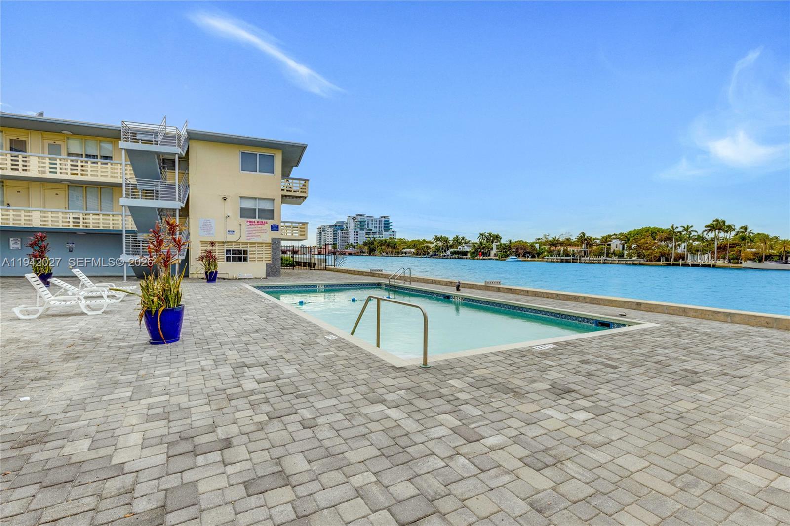 6484 Indian Crk Dr #220 Miami Beach, FL 33141